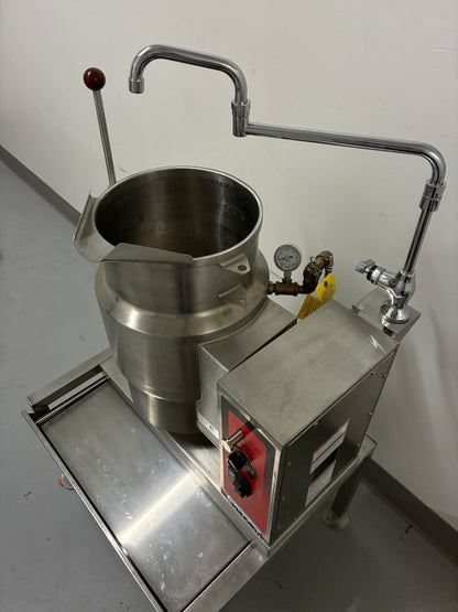 Brand New 2024 Vulcan K6Ett-7 6 Gallon Tilting Electric Steam Jacketed Kettle 7.5kw 208V with Base Table Stand