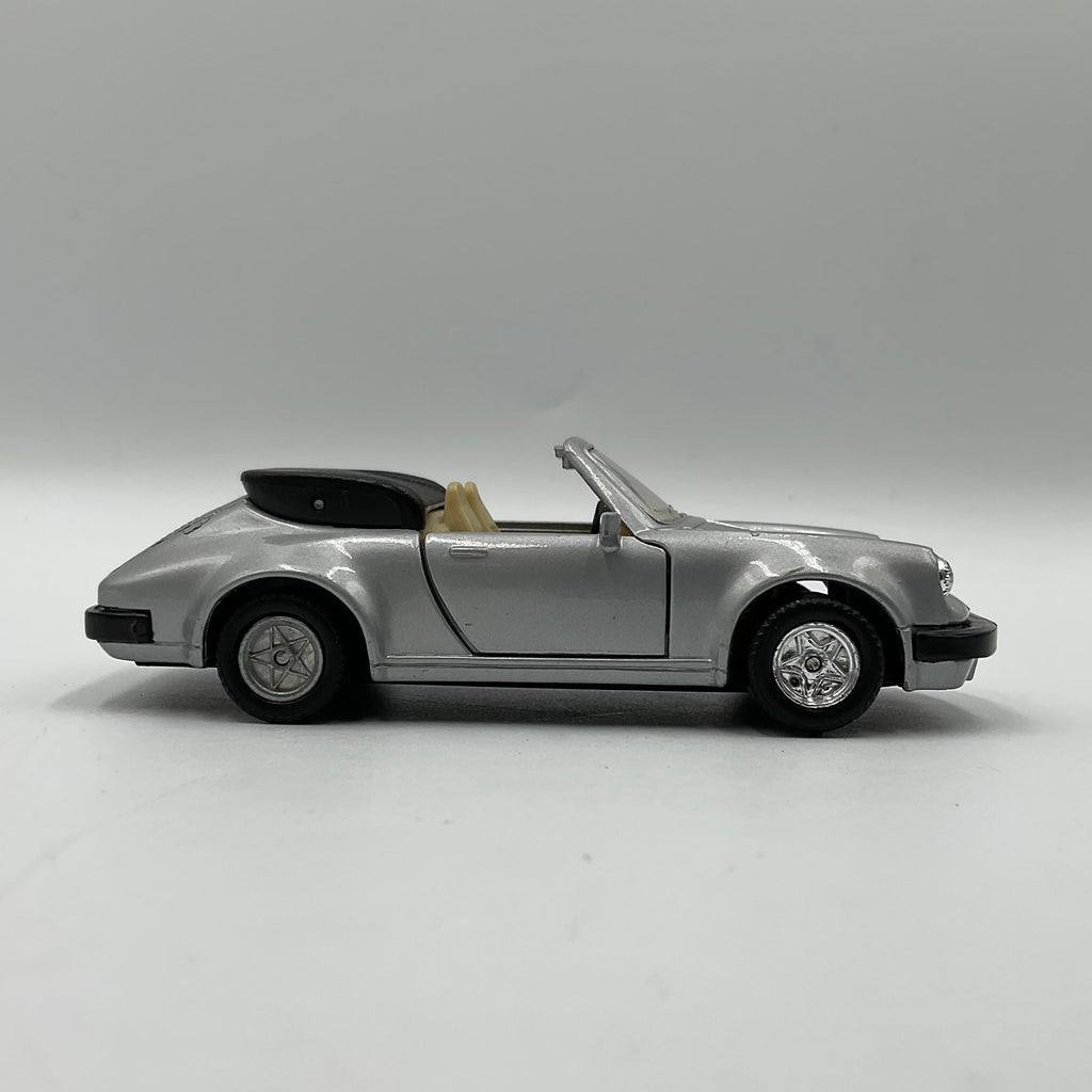 1966 1:36 Ferrari 330 GTS Spyder Die-Cast Scale Model Replica Car