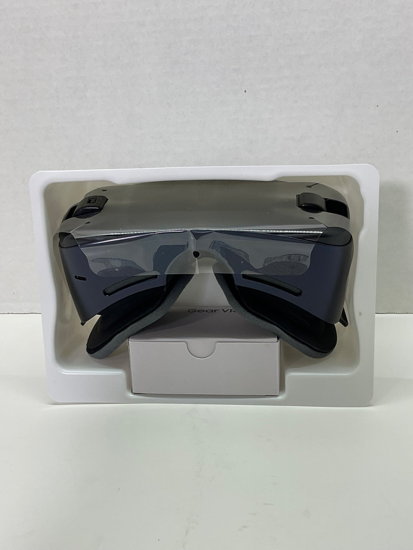 Samsung Gear VR 2016-Virtual Reality Headset Black NIB
