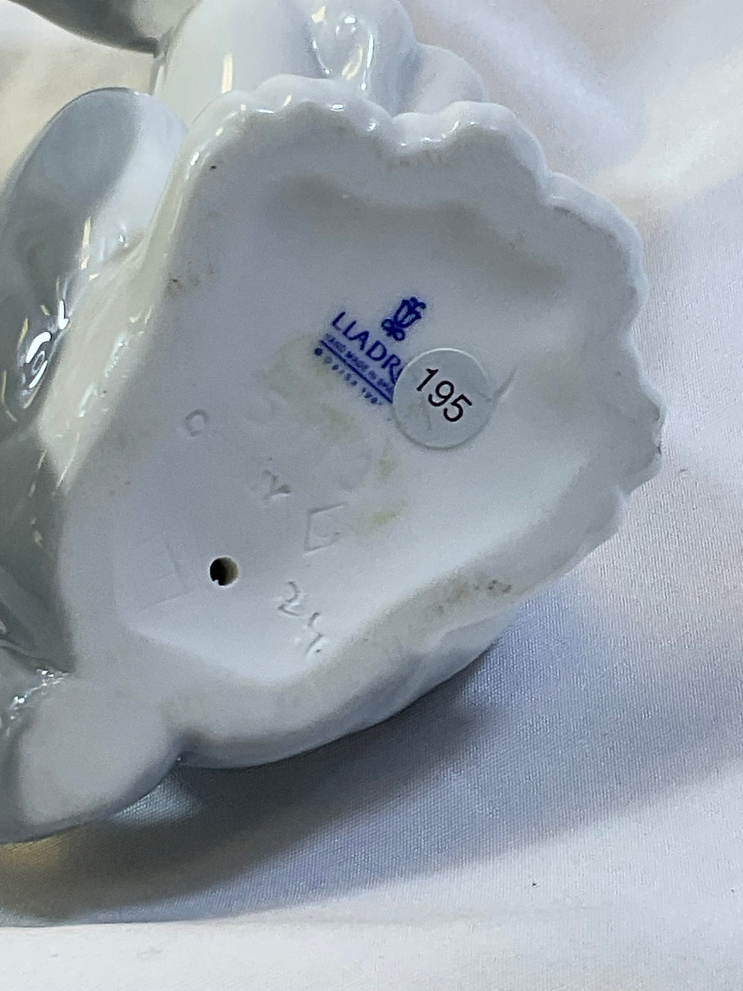 Lladro Vintage 1981 Handmade in Spain Porcelain Cat Figure "Feed Me" #5113