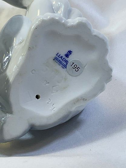 Lladro Vintage 1981 Handmade in Spain Porcelain Cat Figure "Feed Me" #5113