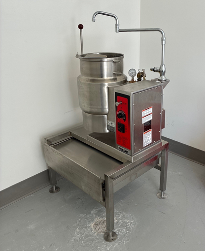 Brand New 2024 Vulcan K6Ett-7 6 Gallon Tilting Electric Steam Jacketed Kettle 7.5kw 208V with Base Table Stand