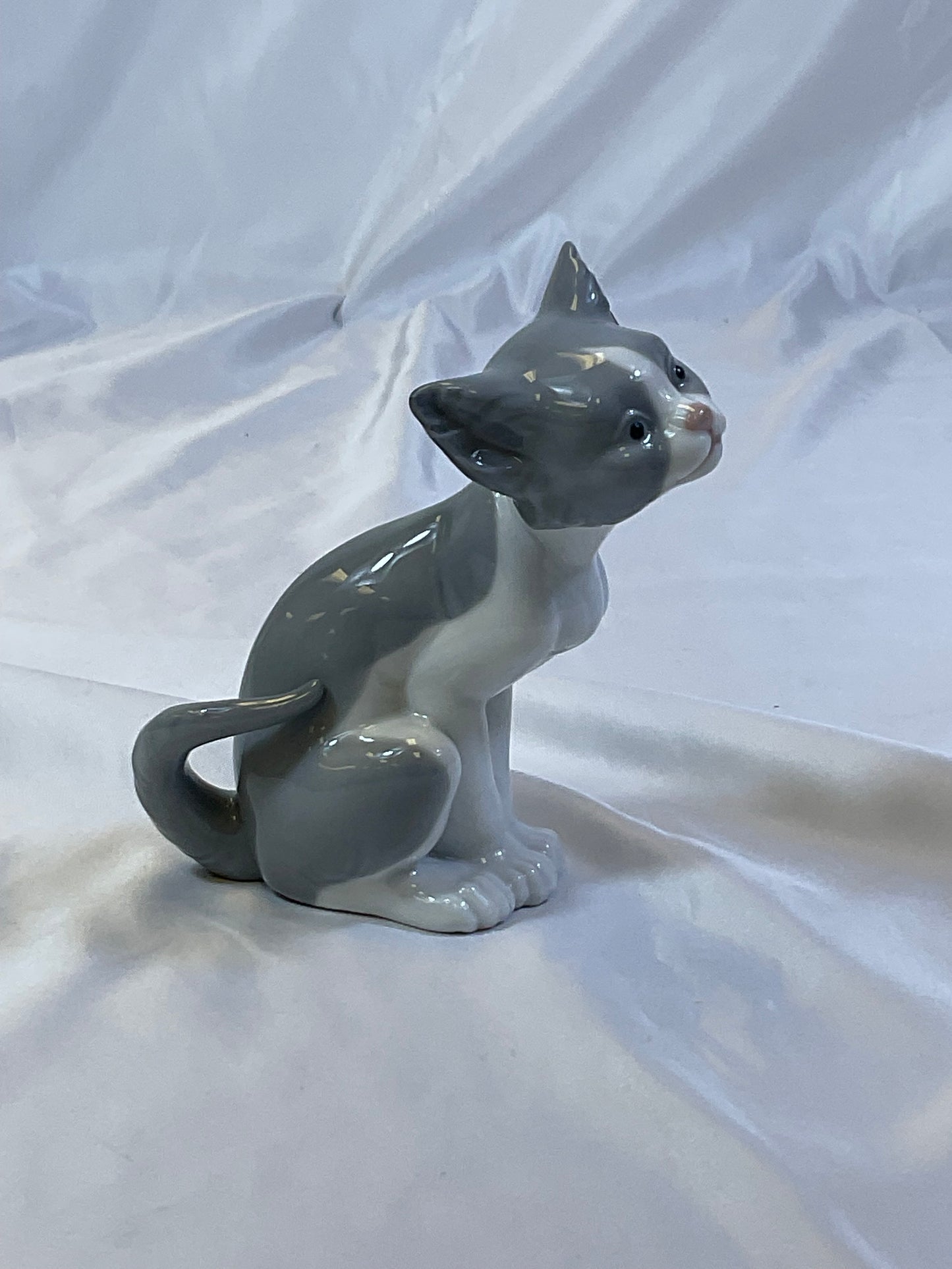 Lladro Vintage 1981 Handmade in Spain Porcelain Cat Figure "Feed Me" #5113