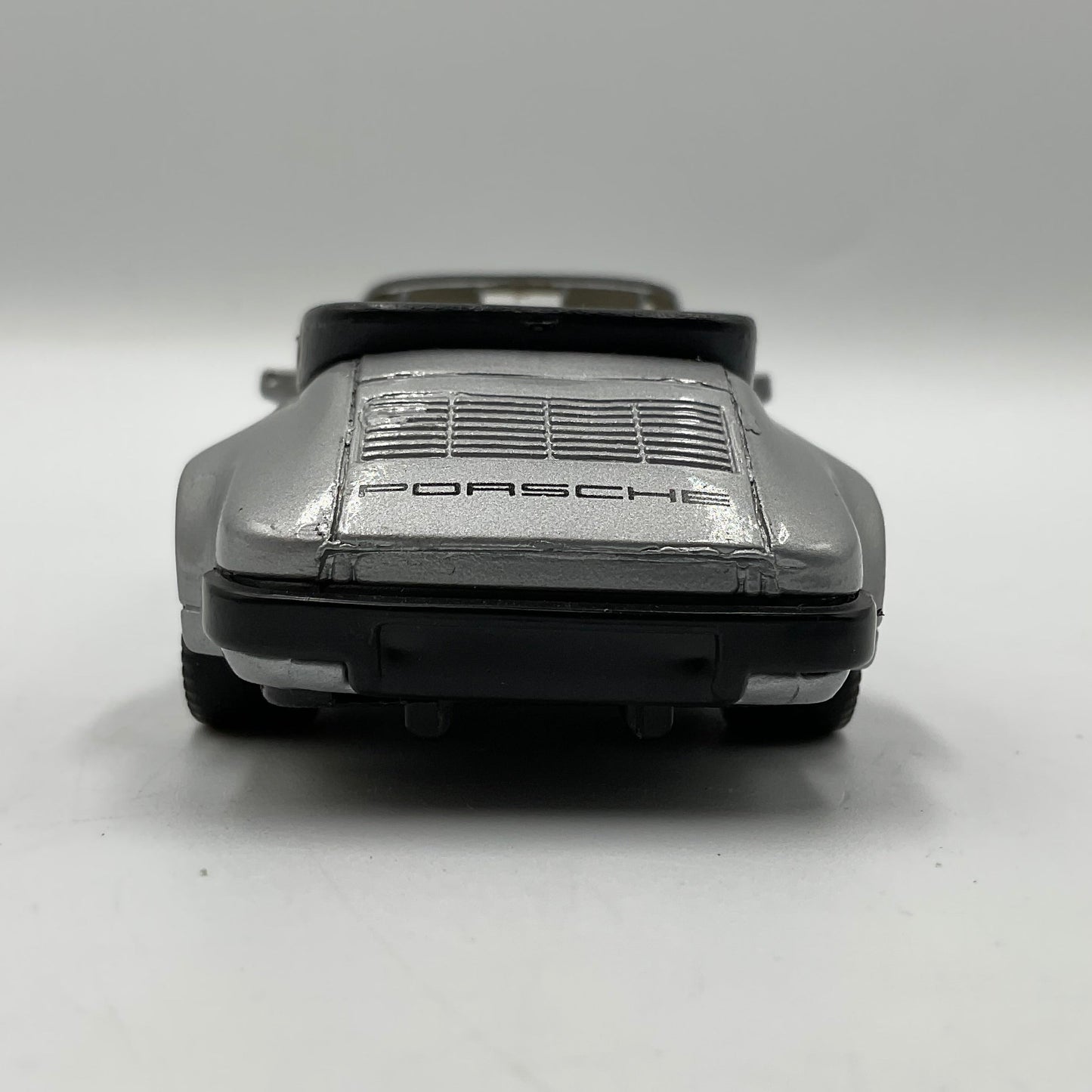 1966 1:36 Ferrari 330 GTS Spyder Die-Cast Scale Model Replica Car