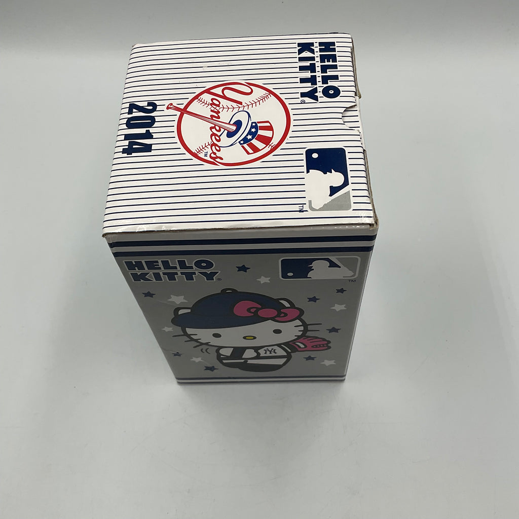 New York Yankees 2014 Japan Sanrio Hello Kitty Bobblehead Limited Edition