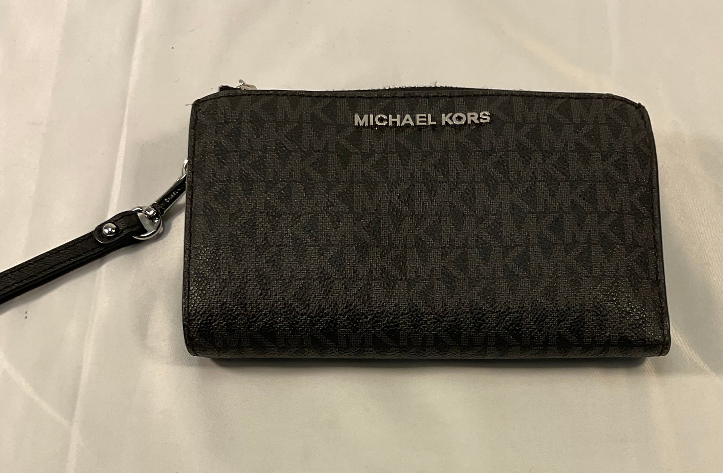 Michael Kors Signature Logo Double Sided Black Leather Zipper Clutch Wallet Carrier