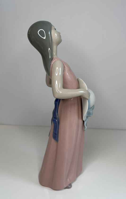 Lladro Porcelain Figurine Dreamer Girl with Straw Hat #5008 Vintage 1980s Spain