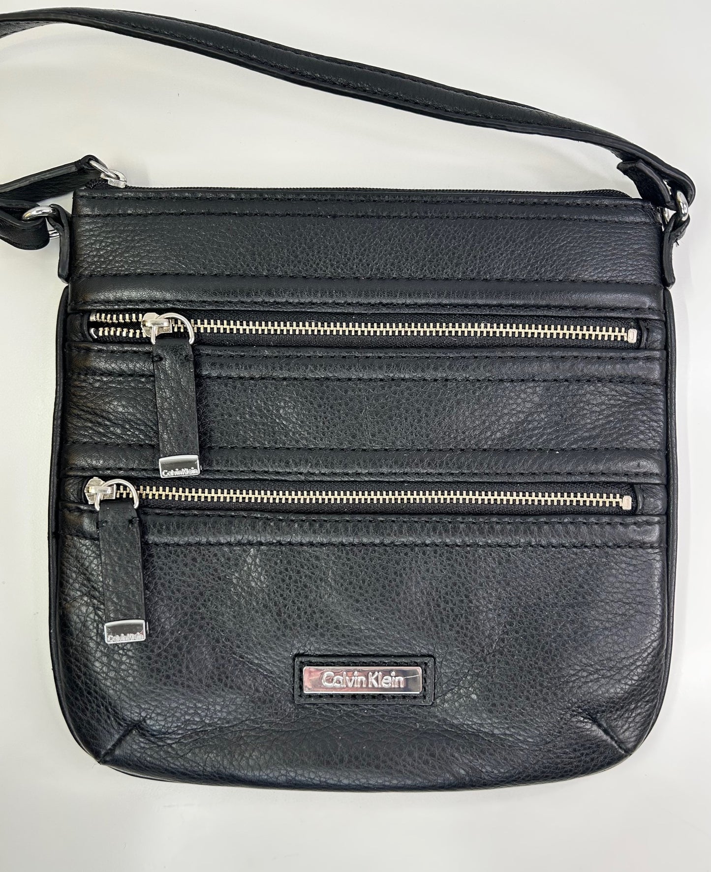 Calvin Klein Saffiano Pebbled Leather Black Cross Body Messenger Bag Silvertone Accents