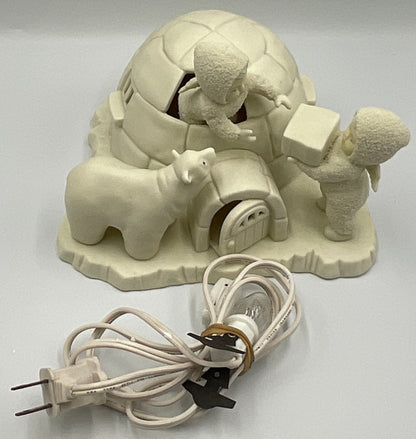 Department 56 Snowbabies We’re Building An Icy Igloo Lighted figurine w/ Box
