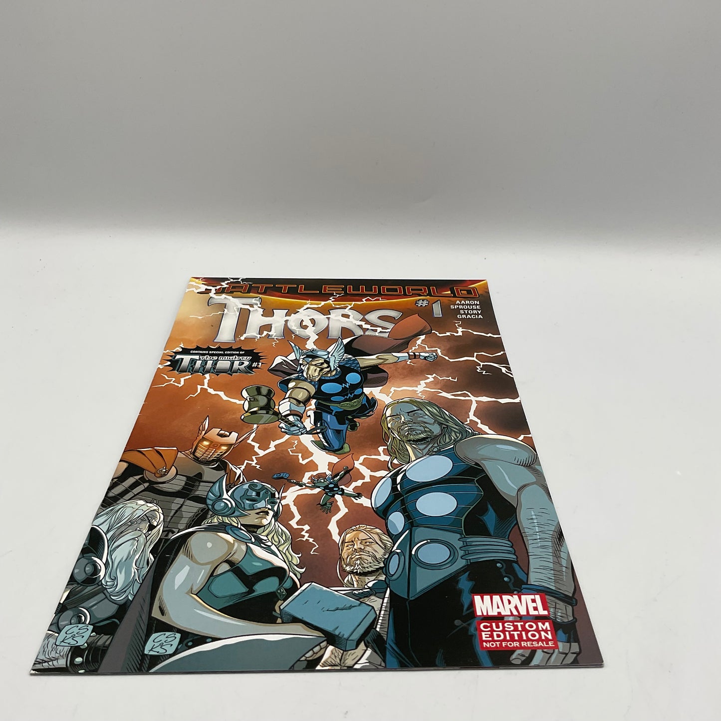 Thor  Battleworld number 1  Marvel custom edition 2015 comic book