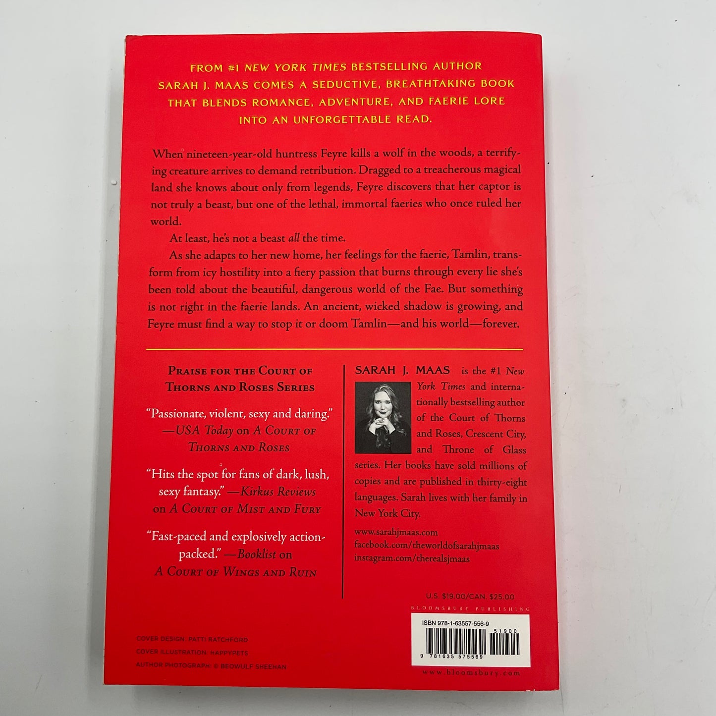 Sarah J.Maas A Court of Thorns and Roses Paperback Book