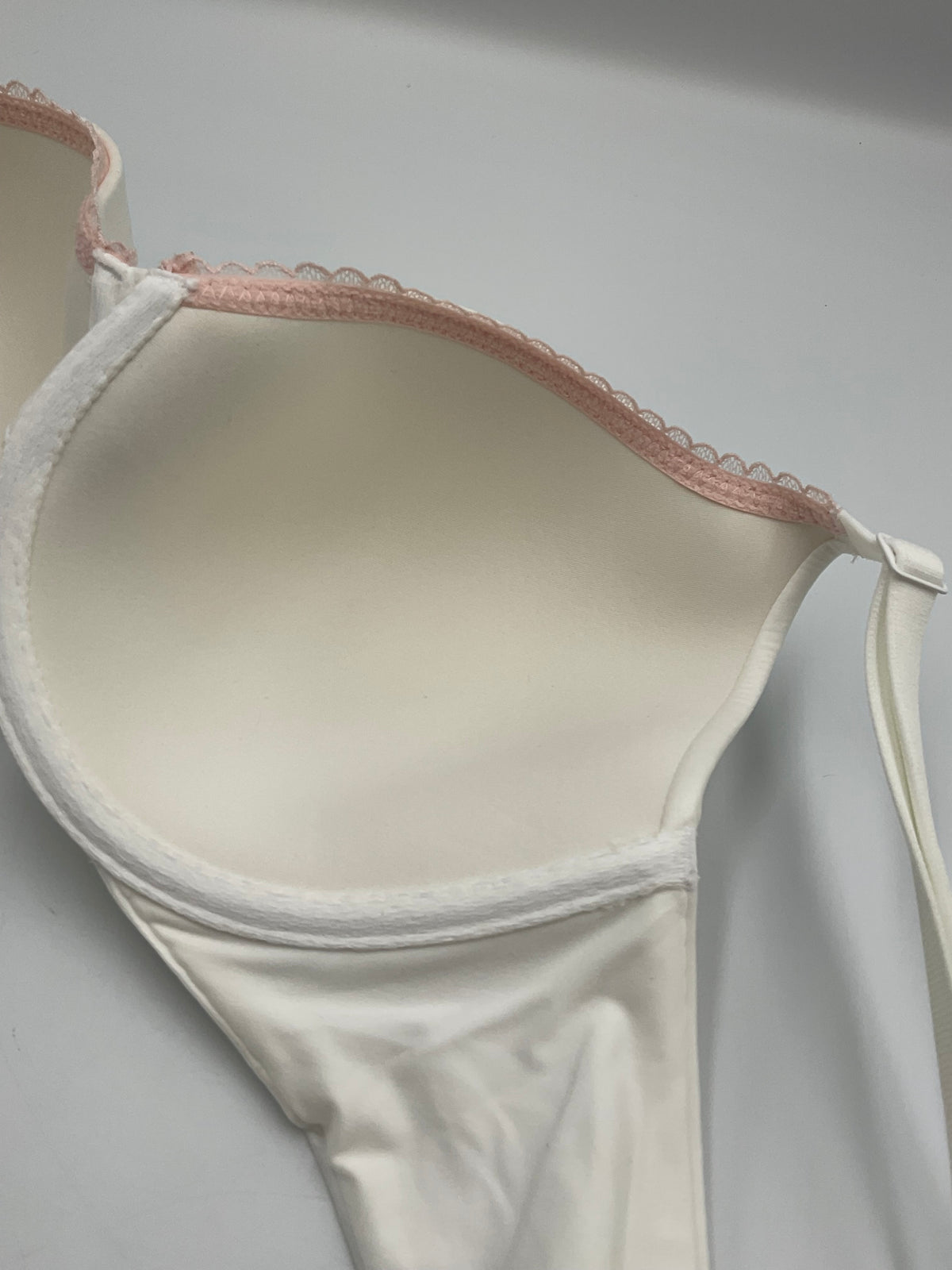 Victoria's Secret Body by Victoria Full Coverage Bra - White/Pink 2