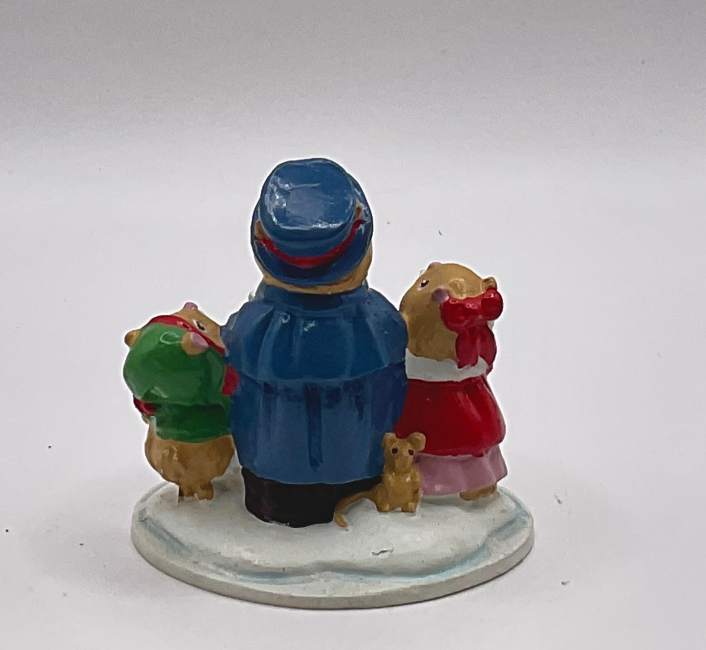 NEEDS WEIGHT Avon Forest Friends Caroling Trio