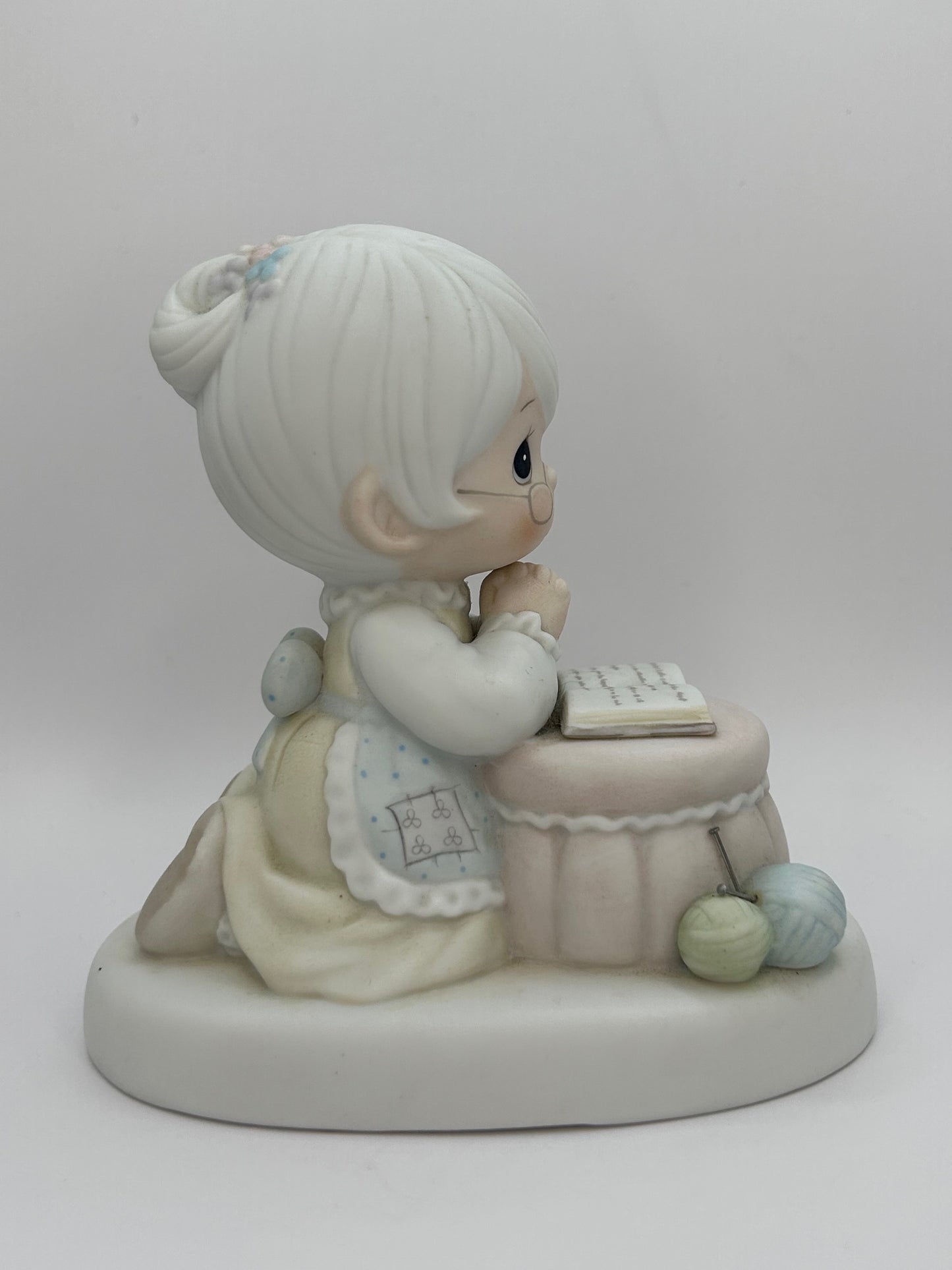 Precious Moments Vintage 1986 Members Only Figurine Grandma's Prayer Original Box Mint