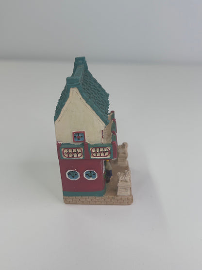 Baileys Vintage 2000 Limited Edition Shanghai China Chinese Tea Cafe Figurine