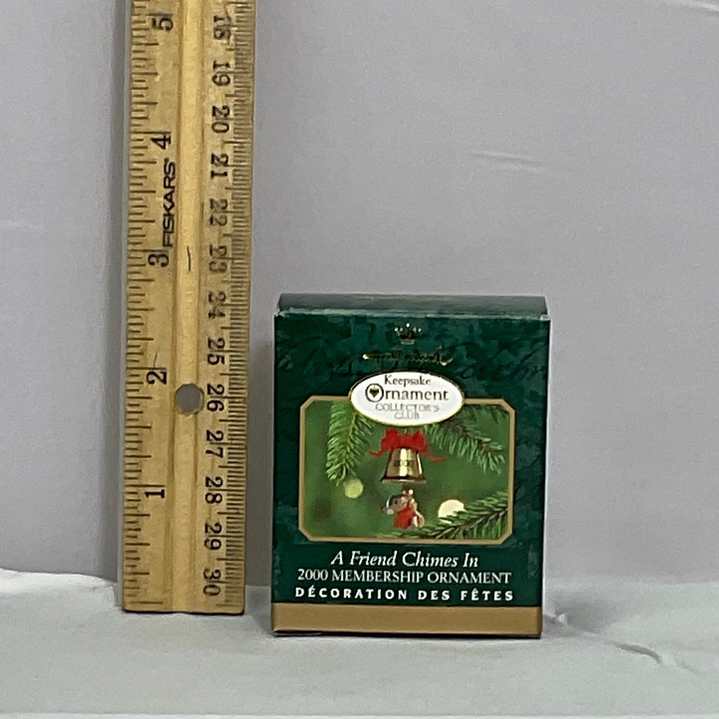 2000 Hallmark Keepsake Collectors Club Ornament "A Friend Chimes In" w/Box