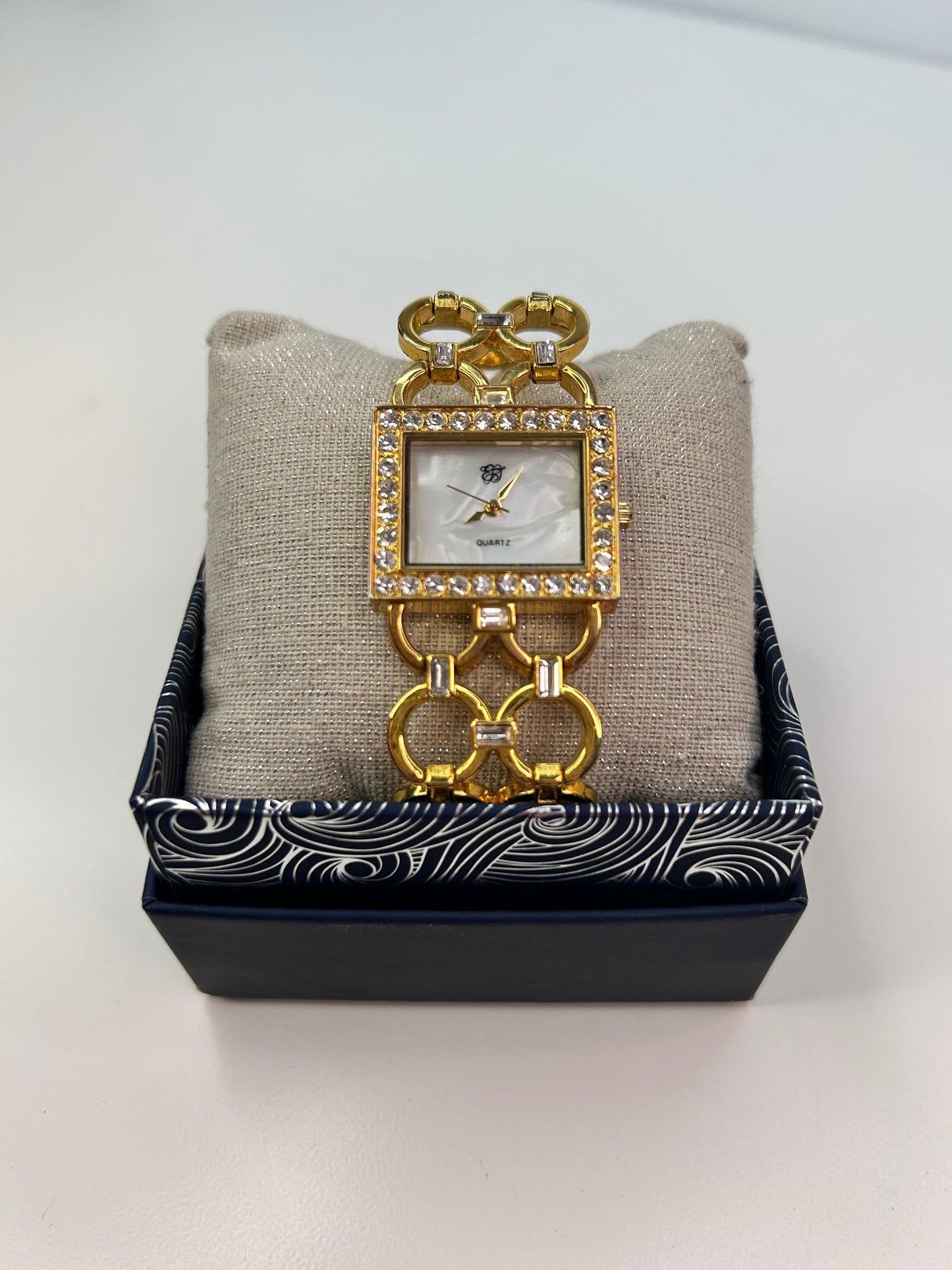 Elizabeth Taylor "White Diamonds" Goldtone Quartz Bracelet Womens Watch Working Condition