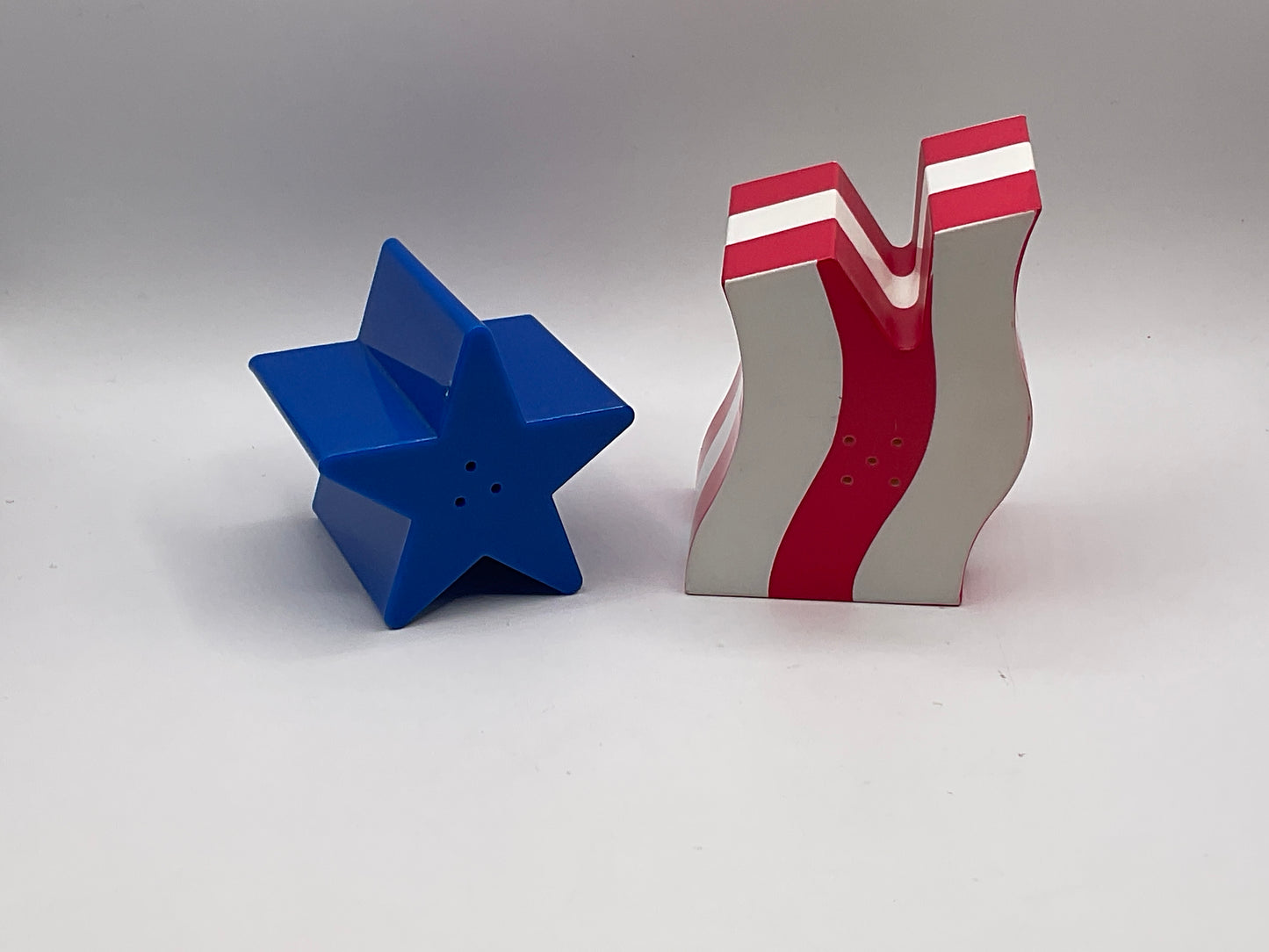 Avon Star Spangled Serveware Collection Patriotic American Flag Themed Salt & Pepper Shakers Set New in Box