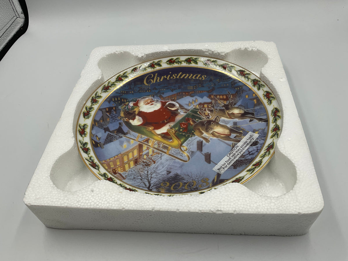 2003 Avon Christmas Collector’s Plate “Coming To Town”