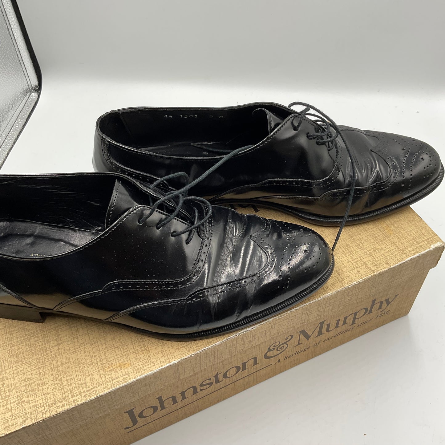 Johnston & Murphy Black Leather Wingtip Size 9M Dress Shoes