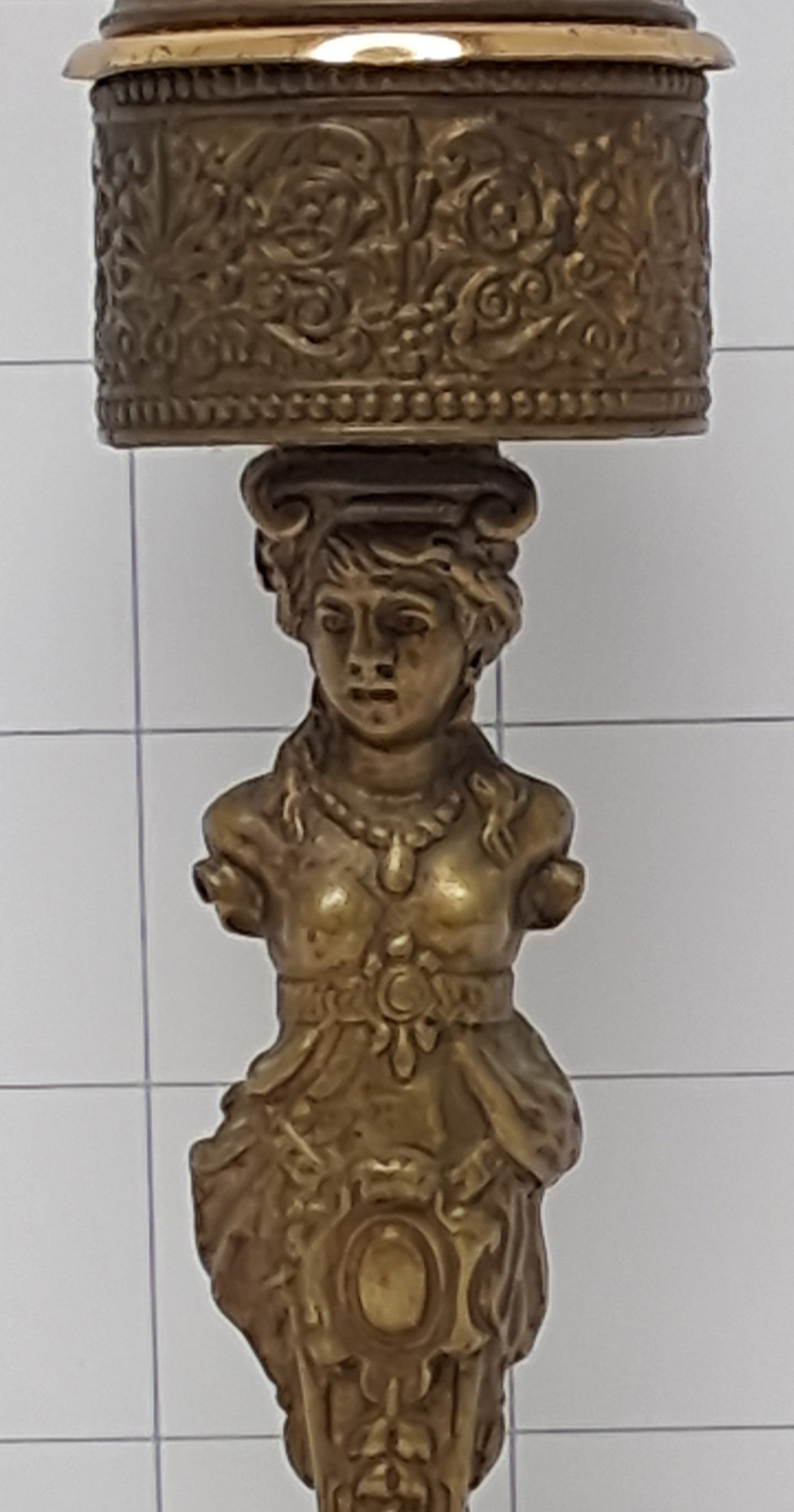 Hollywood Regency Style Brass Antique Vintage Tabletop Lighter