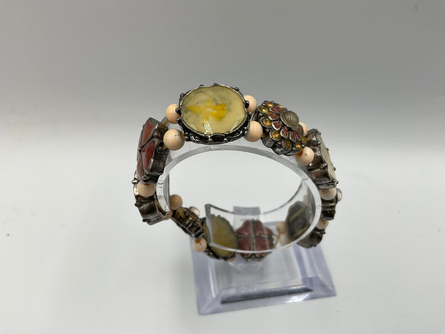 Vintage Stretch Bracelet With Flowers and Four Leaf Clovers