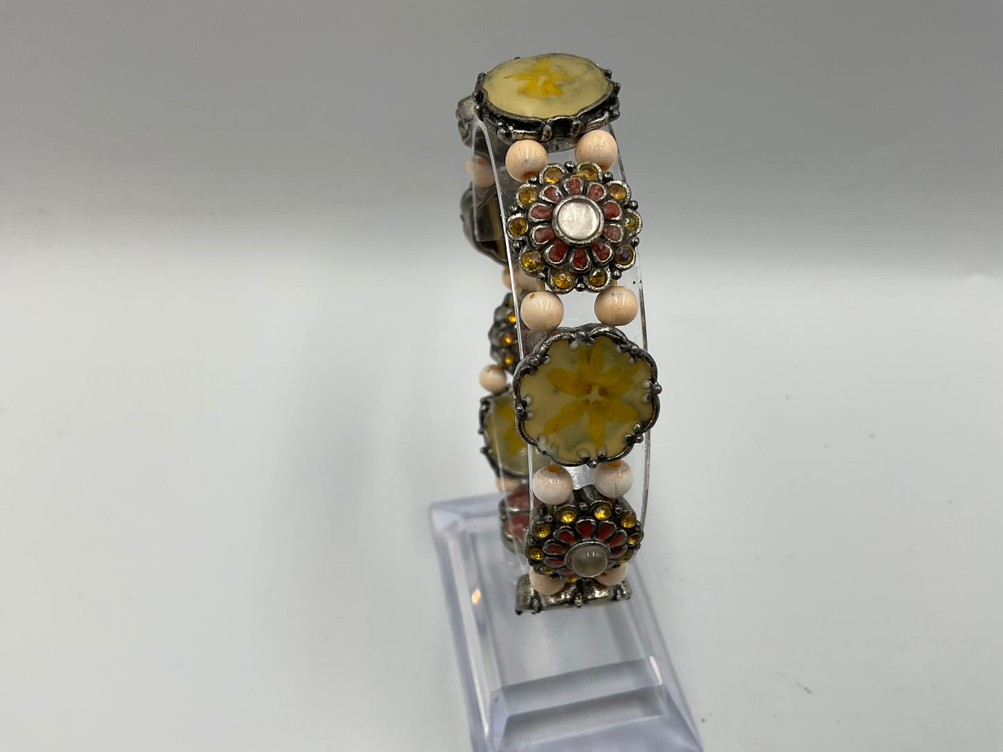Vintage Stretch Bracelet With Flowers and Four Leaf Clovers