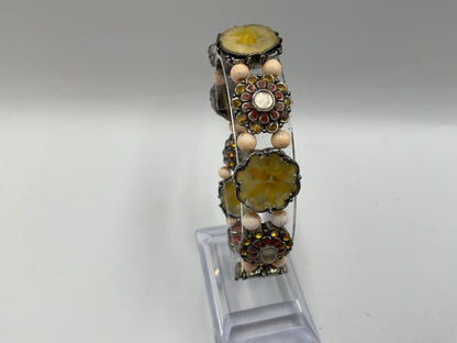 Vintage Stretch Bracelet With Flowers and Four Leaf Clovers