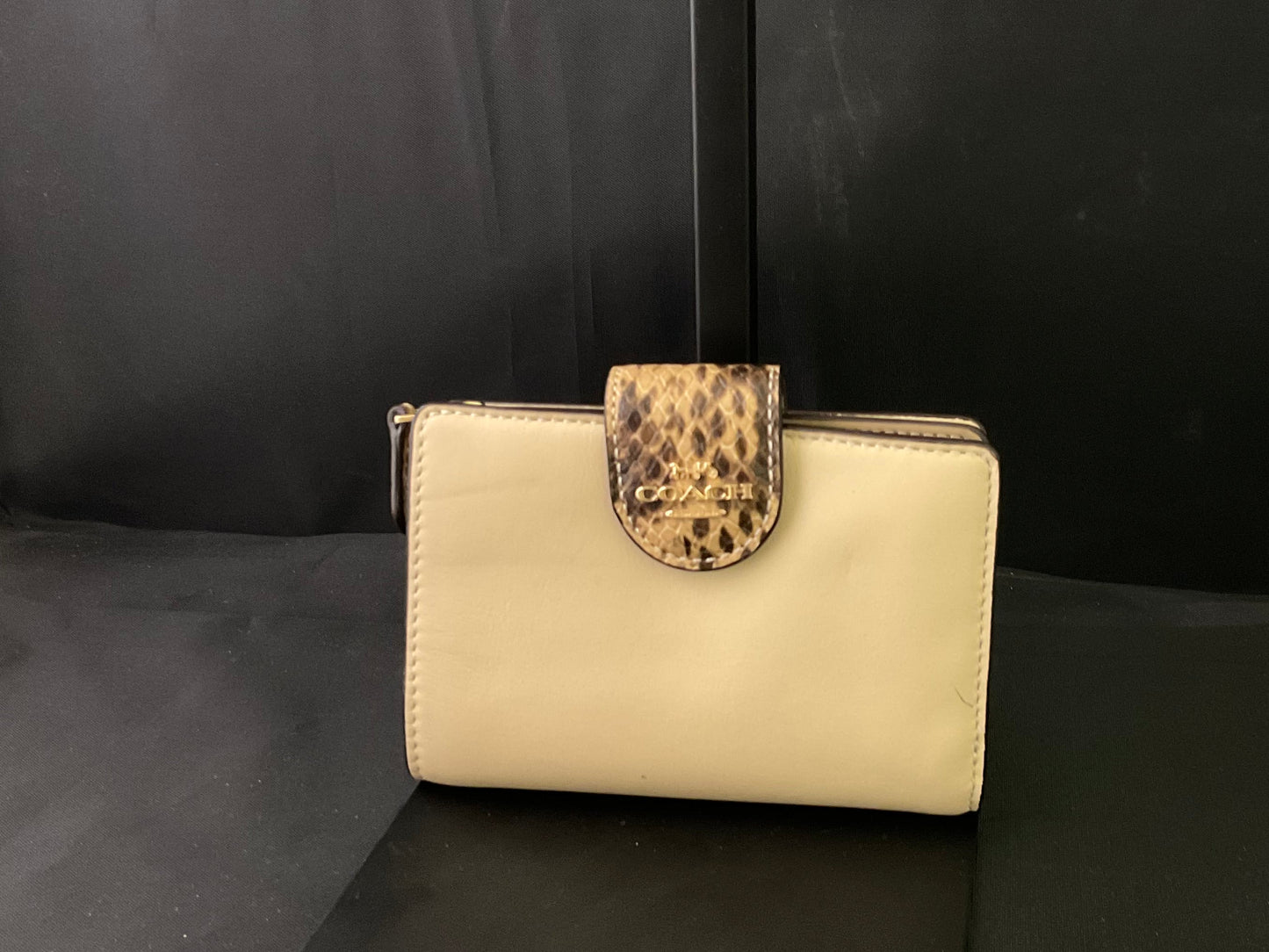 COACH Small Corner Zip Biege Cream Leather Snakeskin Wallet