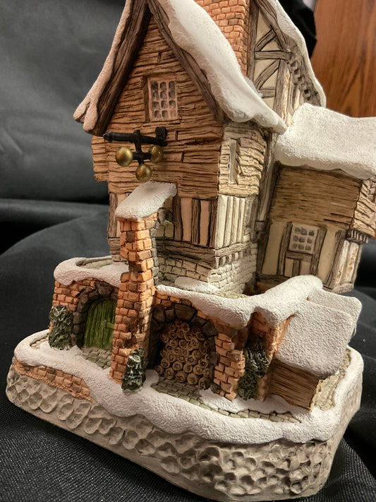 John Hine Studios Presents David Winter Cottages Old Joe's Beetling Shop Vintage 1993 New in Original Box