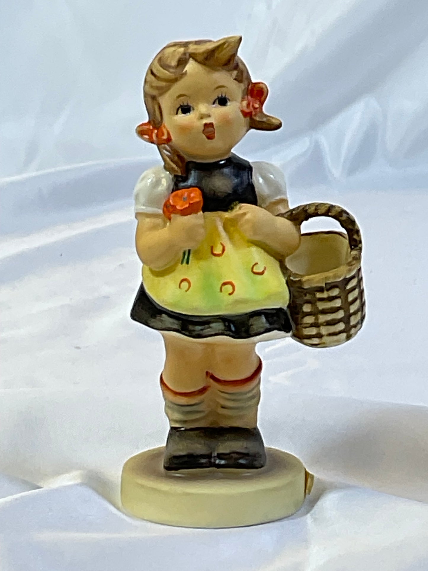 Goebel Hummel "Sister" Figurine Vintage 1962 #98/2/0 Girl with Basket and Flowers Porcelain Figurine