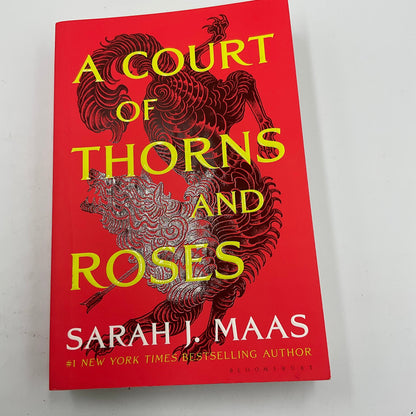 Sarah J.Maas A Court of Thorns and Roses Paperback Book