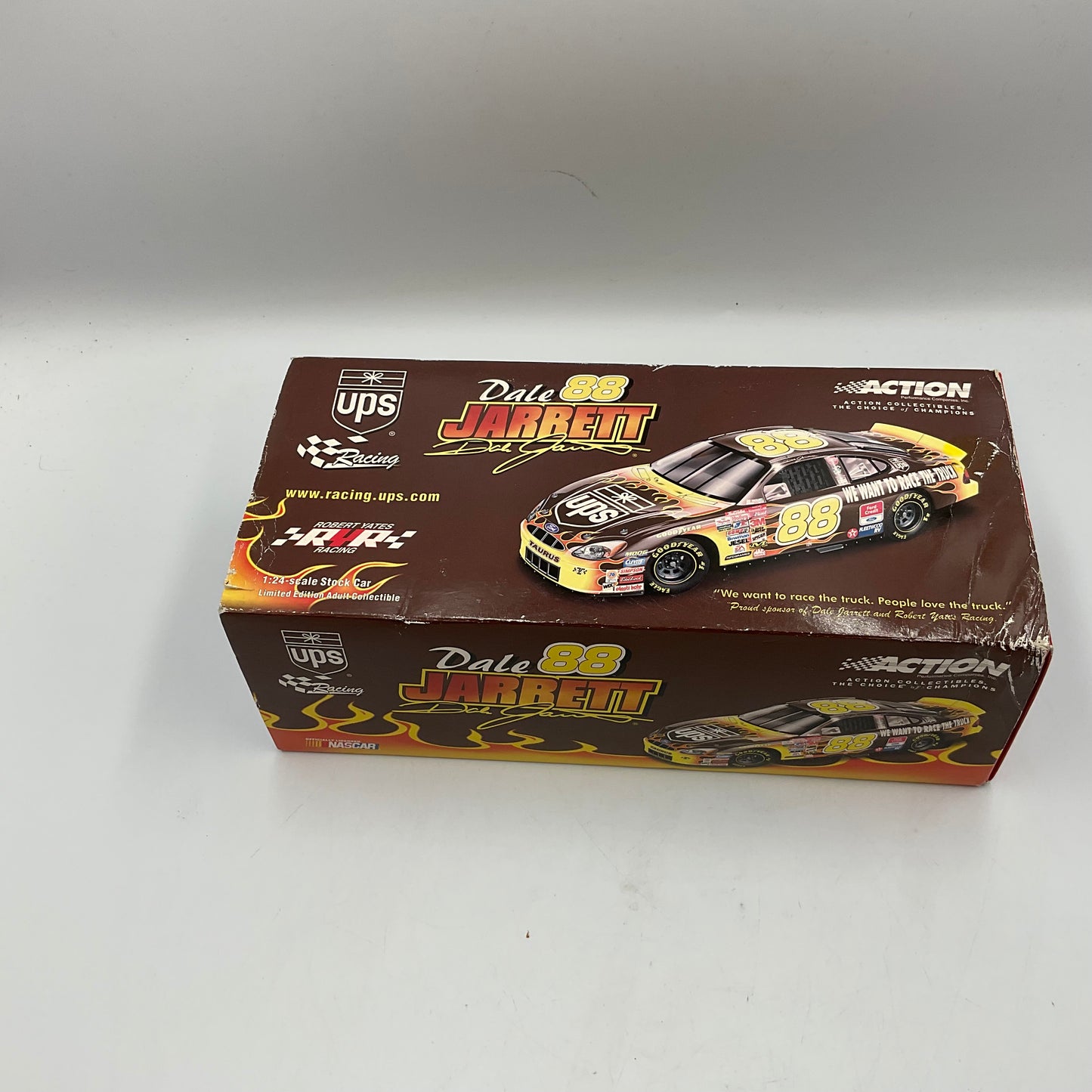 NASCAR Dale Jarrett #88 UPS 1:24 Scale Die Cast Replicia