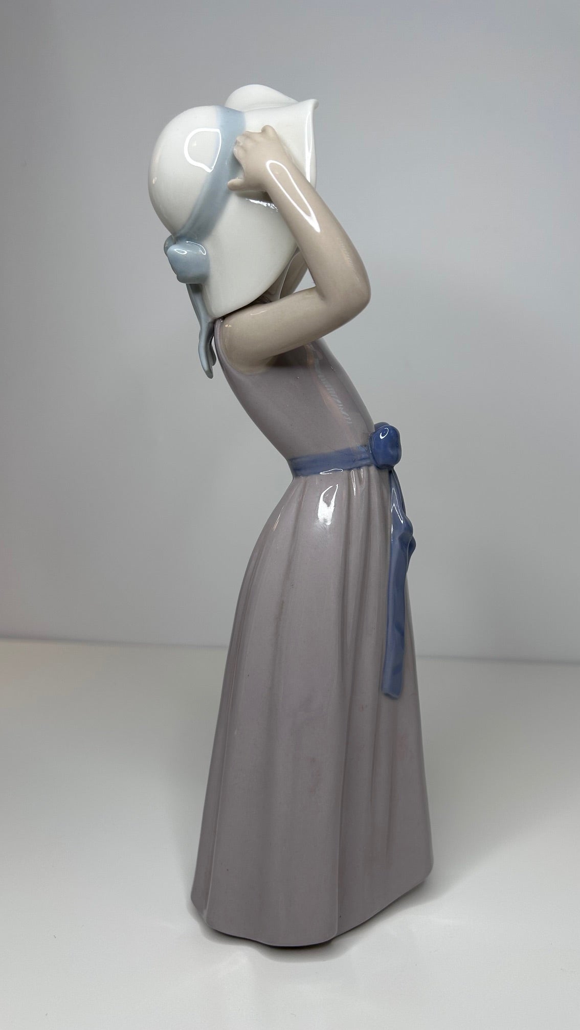 Lladro Porcelain Collectible Figurine Girl Trying on Straw Hat #5011 Vintage 1980s Spain