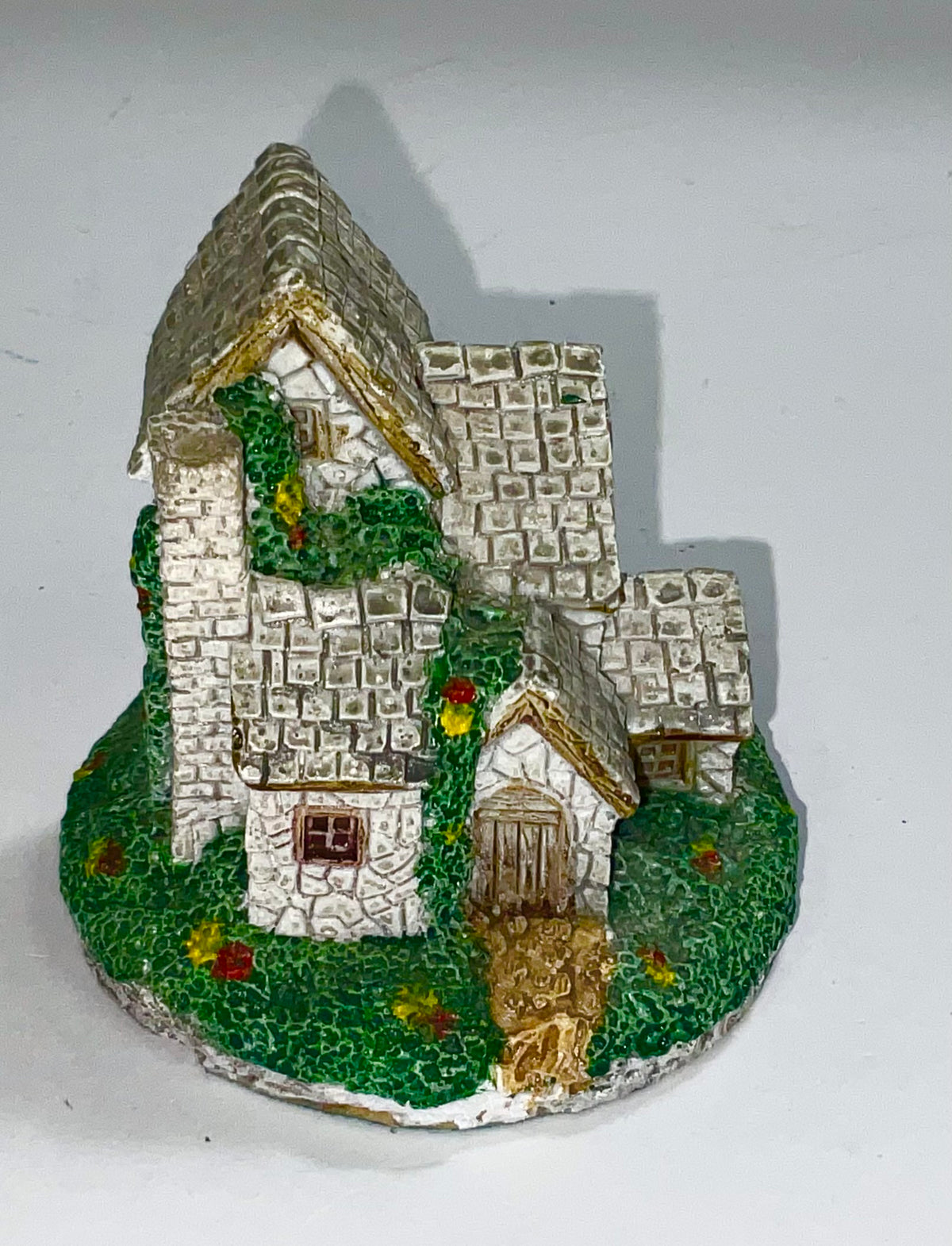 David Winter Cottage Secret Shebeen from the Irish Collection&nbsp;