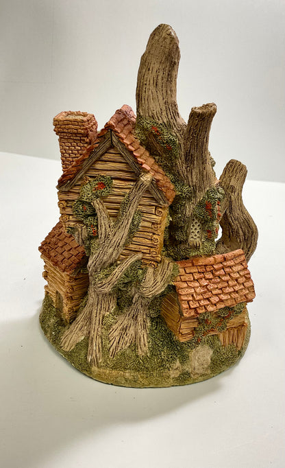 Woodcutter's Cottage David Winter 1983 Handmade Handpainted Fairy Garden