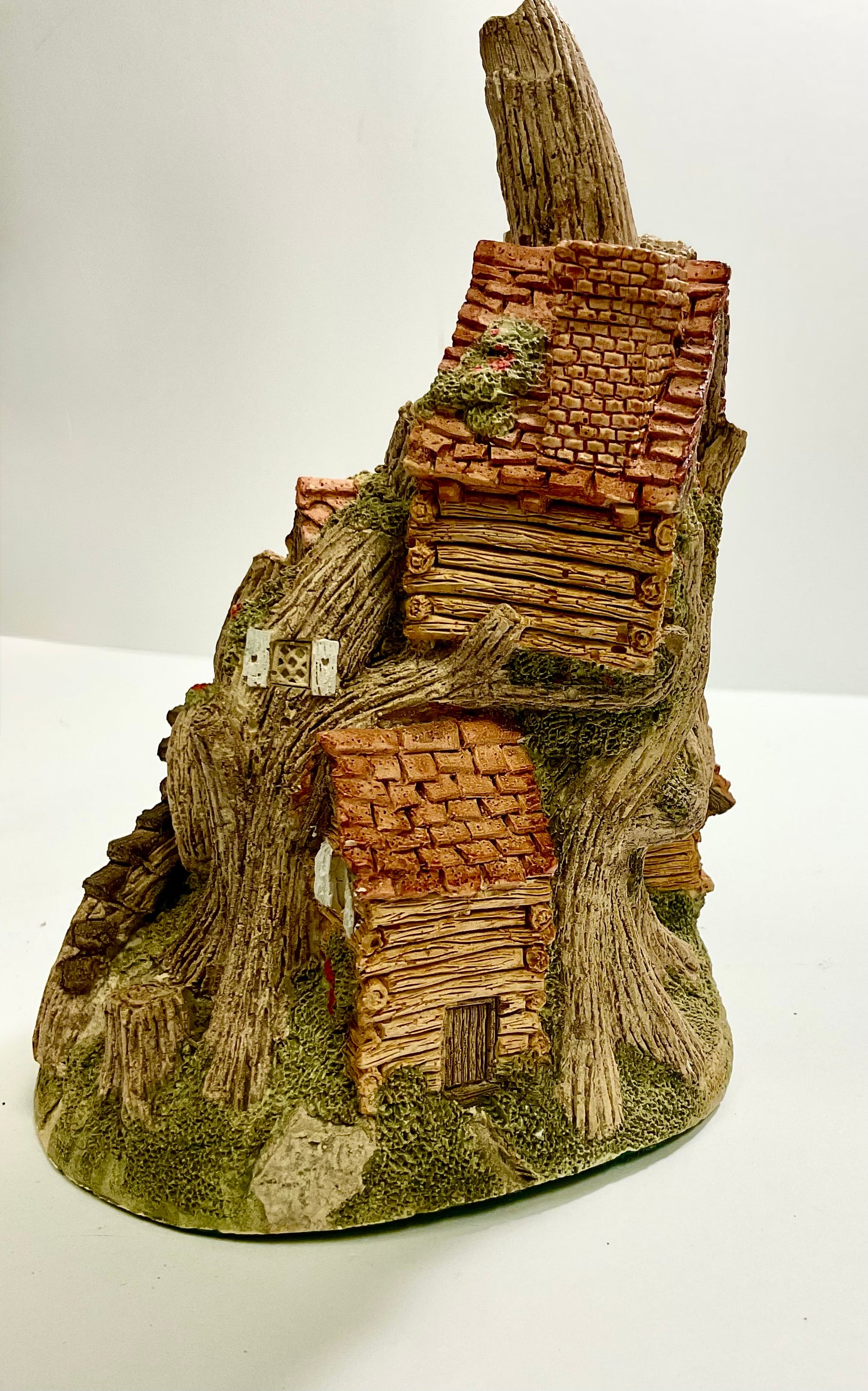 Woodcutter's Cottage David Winter 1983 Handmade Handpainted Fairy Garden
