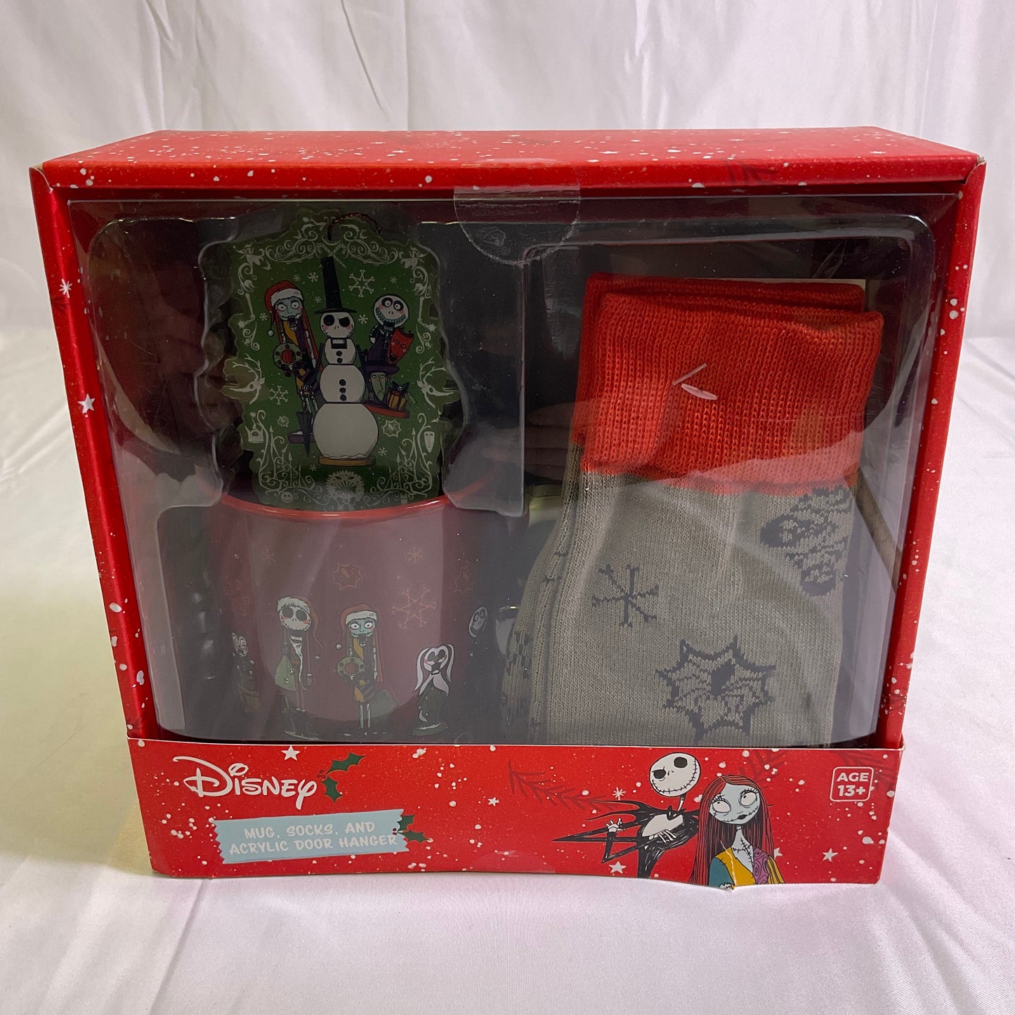 Tim Burtons The Nightmare Before Christmas Disney Holiday Gift Box Set Coffee Cup Socks Door Hanger Brand New in Original Box
