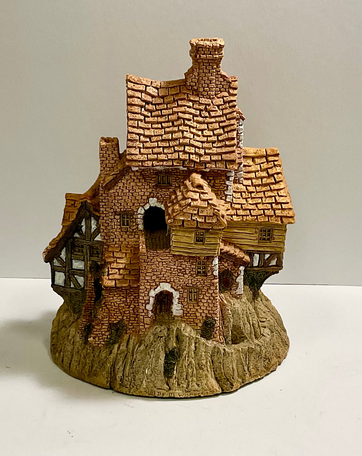 David Winter Cottage The house on Top 1982 Main Collection