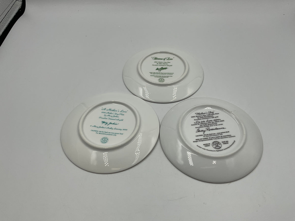 Avon Set Of 3 Mother’s Day Plates “Mother’s Joy ,Blossoms Of love ,And A Mother’s Love” Set of 3