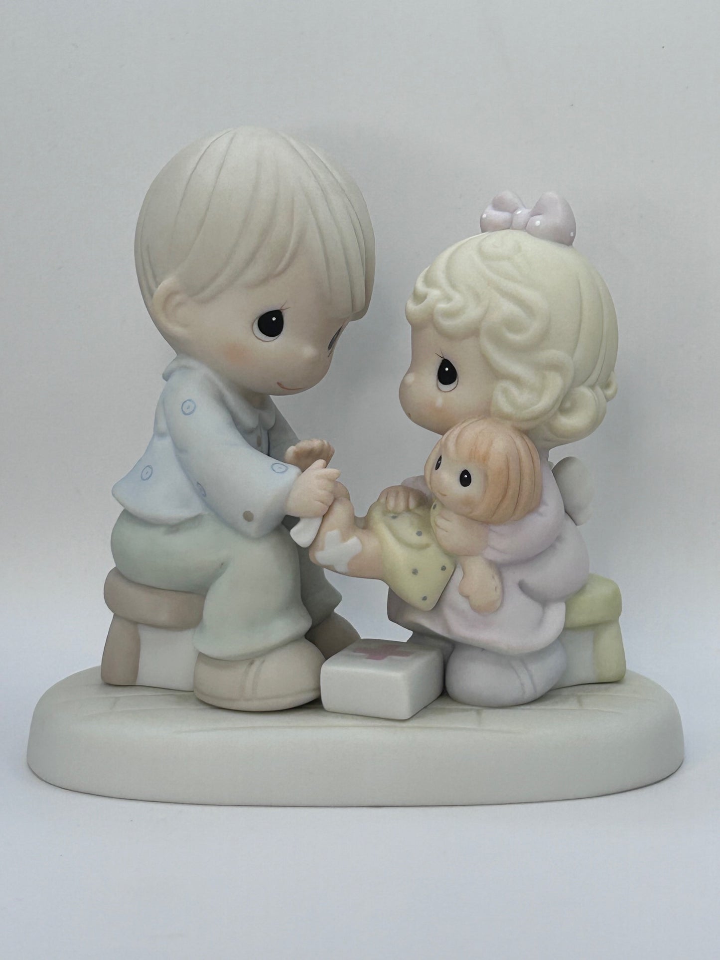 Precious Moments Vintage 1996 You Are Always There For Me Figurine Orig Box