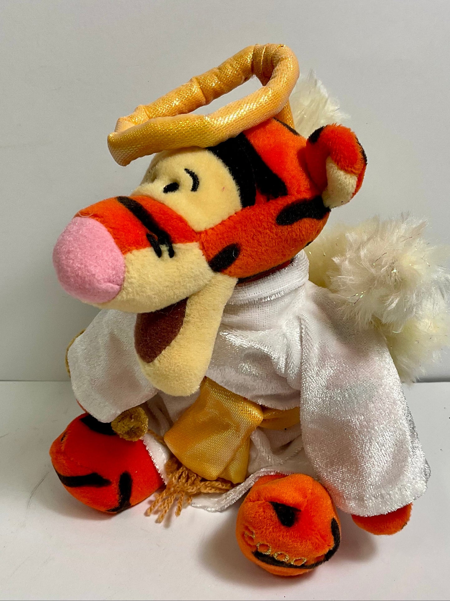 Tigger Choir Angel Vintage 2000 9 Inch Plush Beanbag Disney Store Collectible