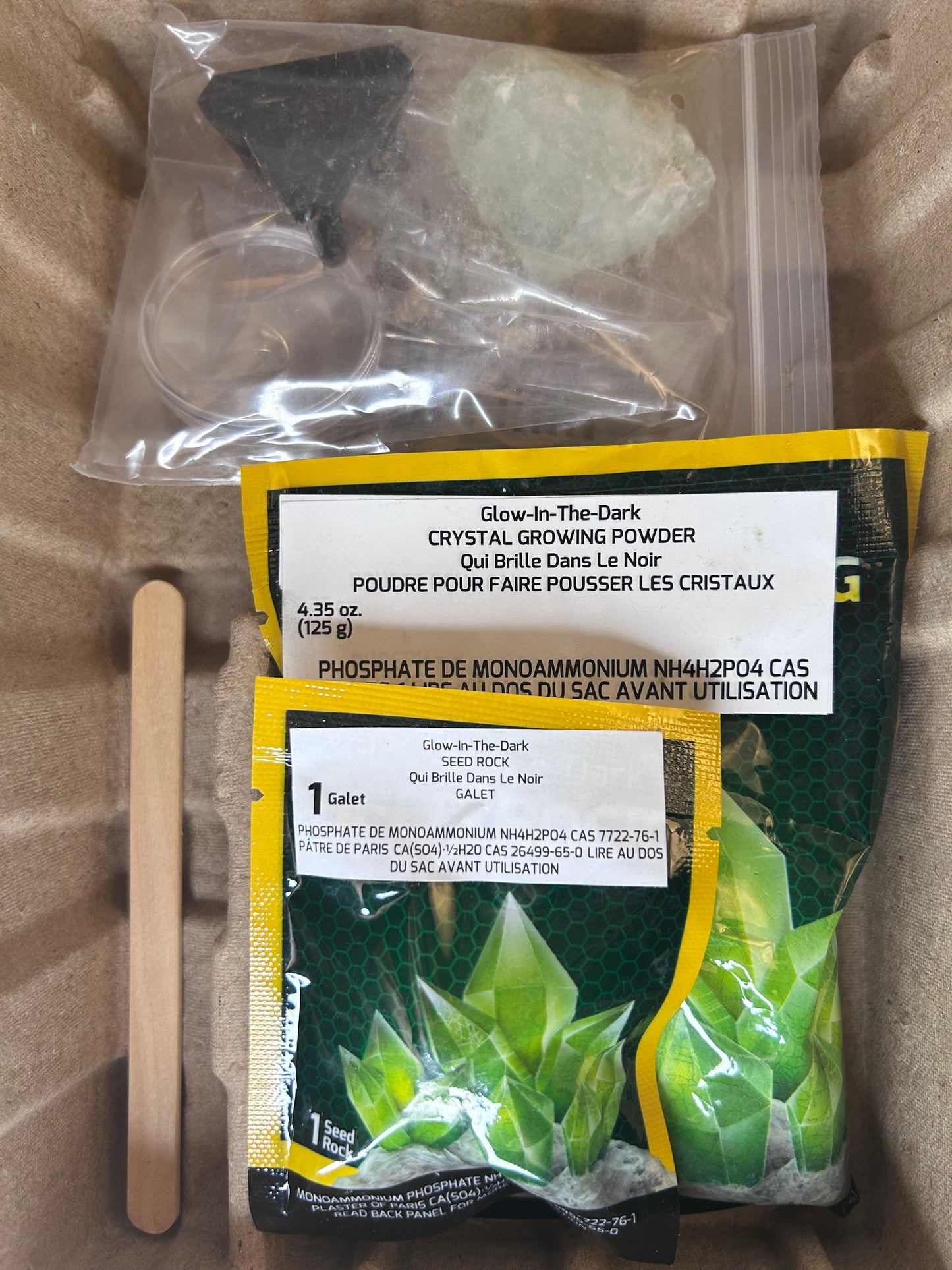 National Geographic Glow-in-the-Dark Crystal Growing Lab with Real Fluorite Crystal Specimen New in Box