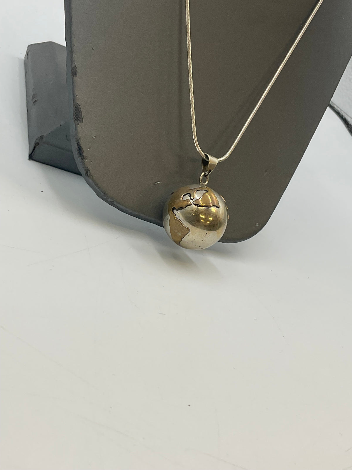 Vintage Sterling Silver Chain Globe Pendant Necklace