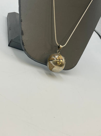 Vintage Sterling Silver Chain Globe Pendant Necklace