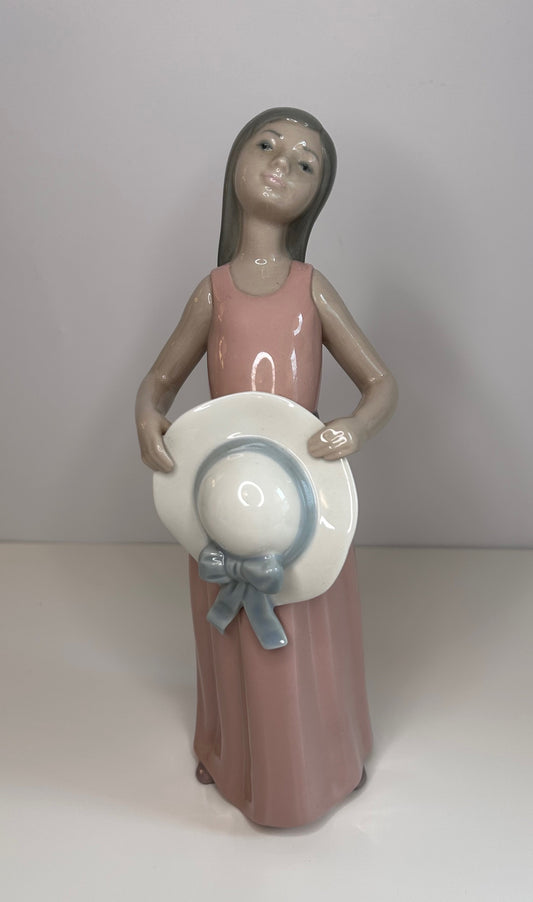 Lladro Porcelain Figurine Dreamer Girl with Straw Hat #5008 Vintage 1980s Spain
