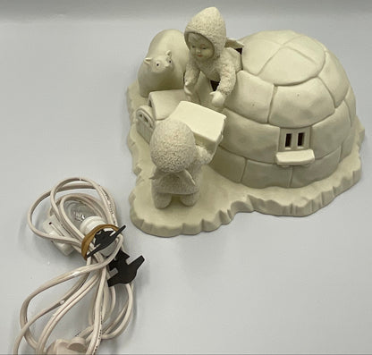 Department 56 Snowbabies We’re Building An Icy Igloo Lighted figurine w/ Box