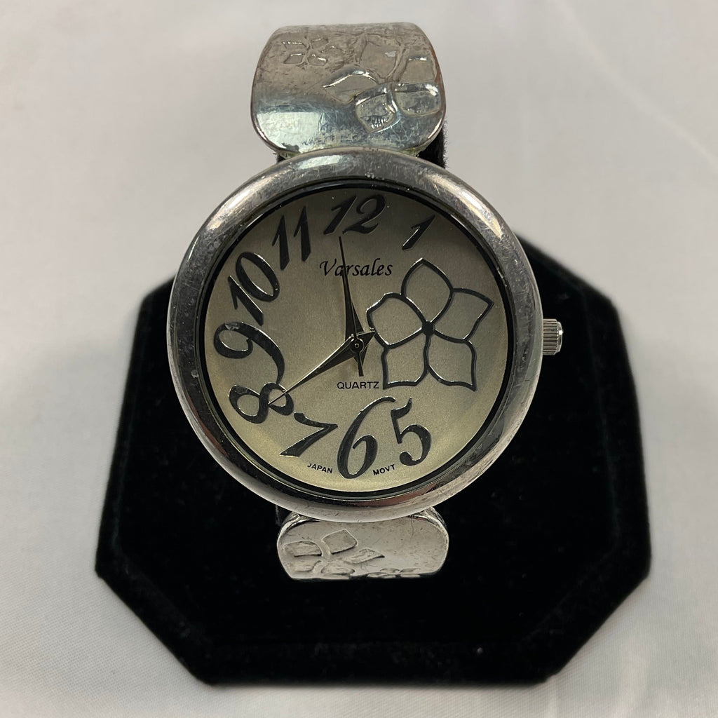 Varsales Silvertone Quartz Hinged Bracelet Style Women's Watch Pre-Owned with New Battery