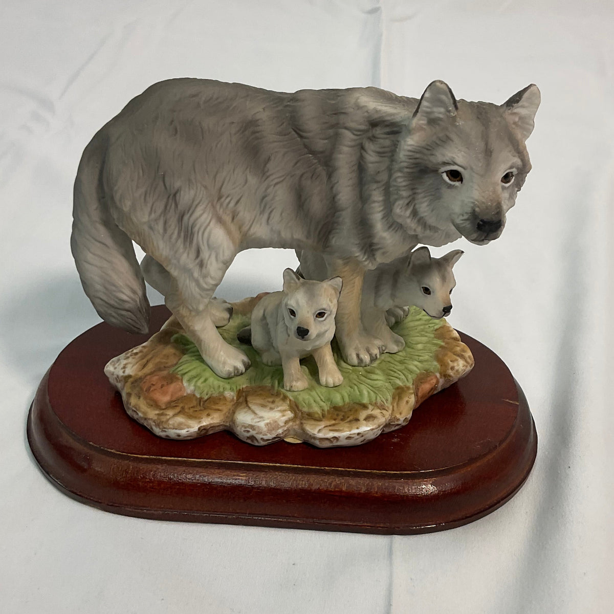 Grey Wolves Vintage 1995 Masterpiece Porcelain Homco Endangered Species Series