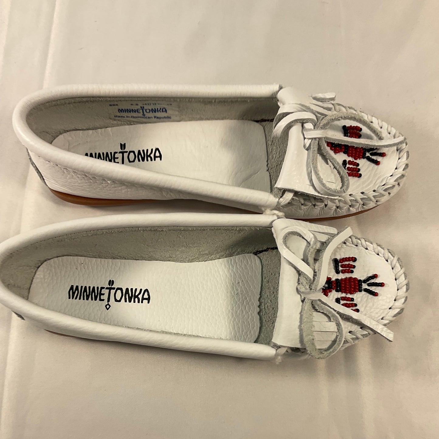 MINNETONKA White Leather Beaded Thunderbird Indian Moccasin Loafers Women's Shoes Size 5.5